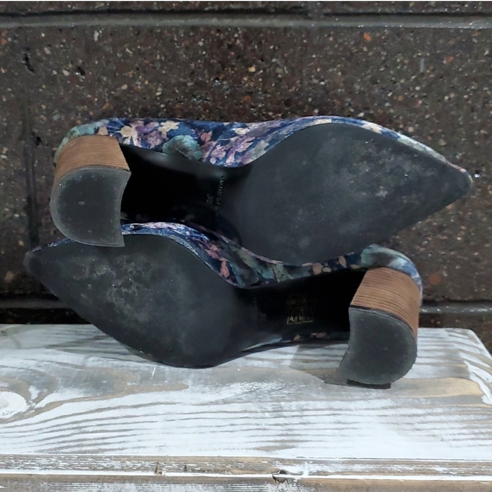 BLUE VELVET FLORAL HEELS  SIZE 38